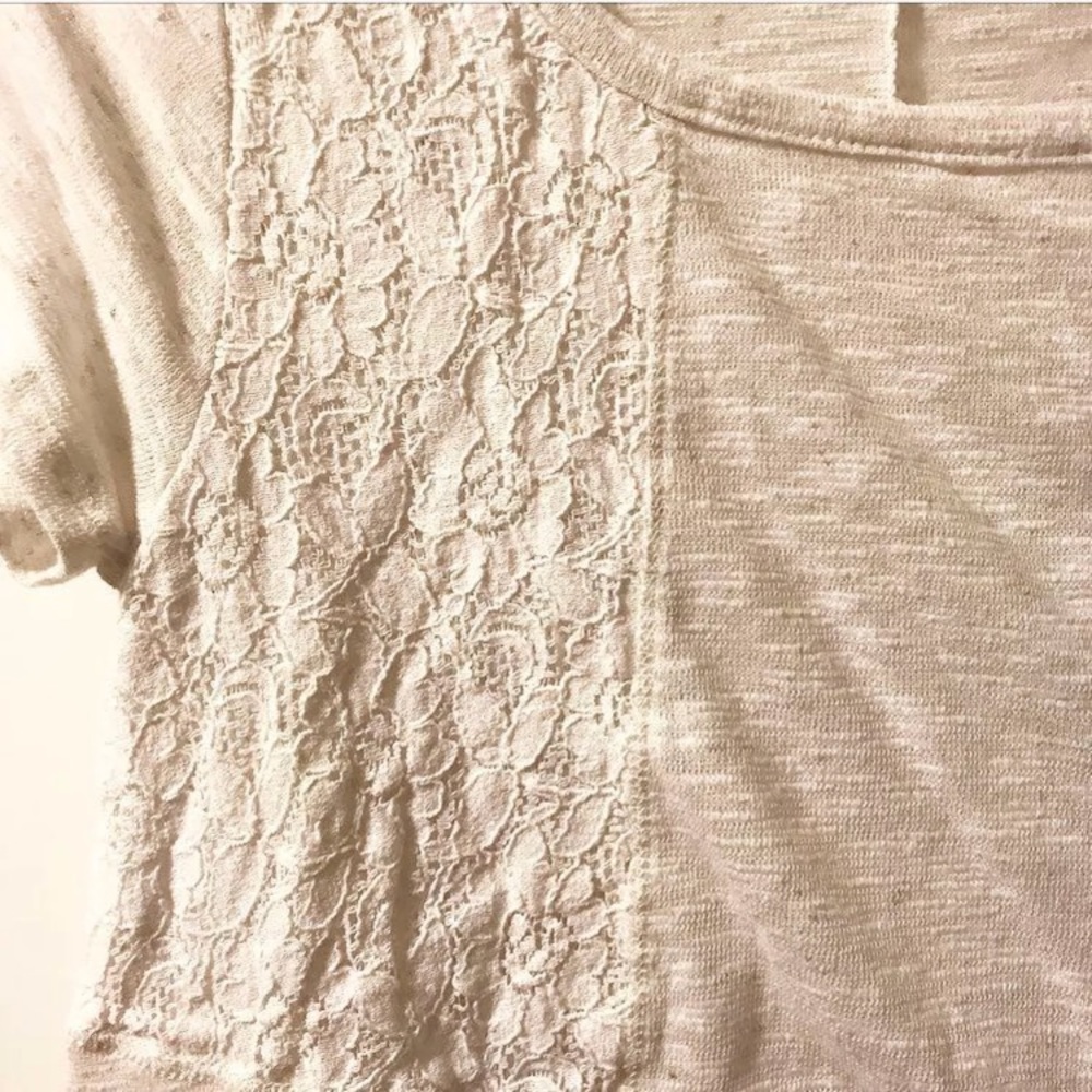 PRETTY WHITE TOP - Picture 2 of 2